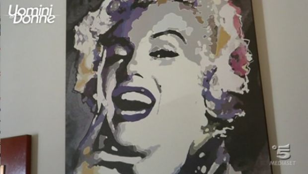 Uomini e donne, Diego Ciaramella. Il nuovo tronista ha la camera rosa coi poster di Audrey e Marilyn