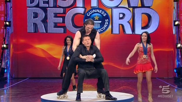 Lo show dei Record, il live della quinta puntata di giovedì 11 ottobre 2012