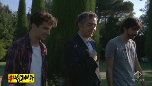 La Scimmia, la seconda puntata su TvBlog: Riccardo rientra nella scuola, Greta sospesa. Valsecchi come Zanforlin