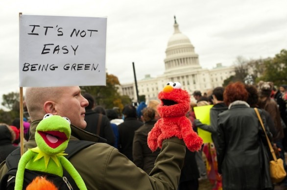 Usa 2012, la Million Puppets March contro Romney ed il taglio alla Pbs
