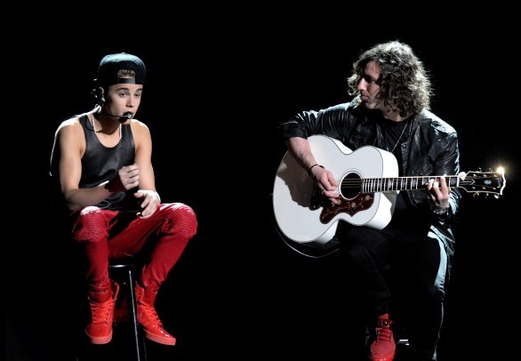 AMA 2012, Justin Bieber: Beauty and the Beat (feat. Nicki Minaj) e As Long As You Love Me – Video