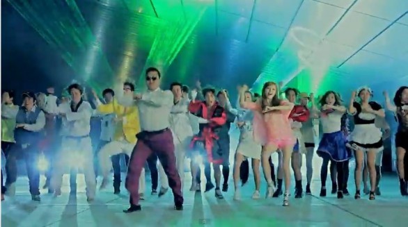 Gangnam Style, il flash mob a Roma (video)