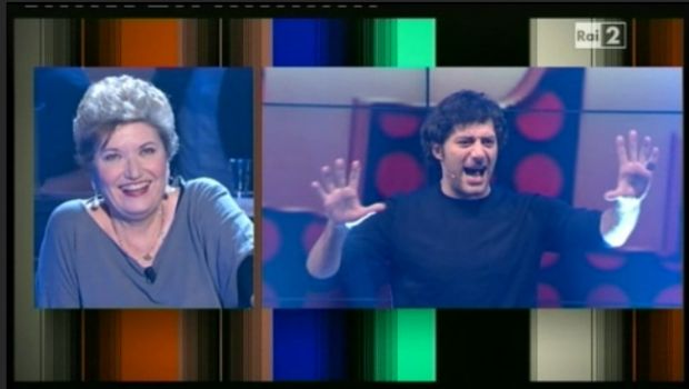 Quelli che, la Maionchi di Amici ridicolizza The Voice anzitempo