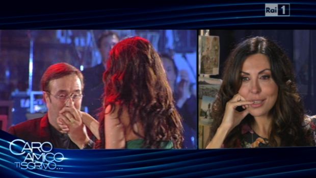Caro amico ti scrivo, omaggio a Dalla funereo. Solo la Ferilli (si) emoziona