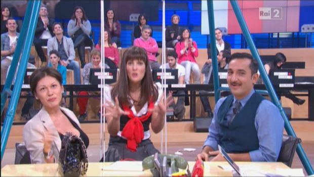 Nicola Savino a Quelli Che: “Io a Pechino Express? Ho un cognome solo, non va bene…”. C’è polemica nell’aria?