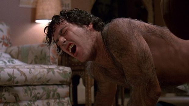 Stasera in tv – Un lupo mannaro americano a Londra: 20 curiosità sul film horror di John Landis