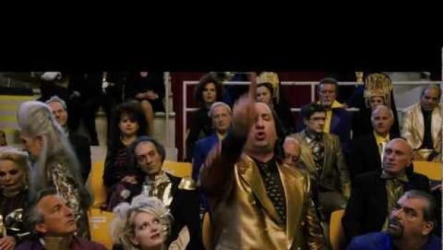 Tutto Tutto Niente Niente: full trailer per il ritorno al cinema di Antonio Albanese