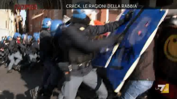 Piazzapulita stasera in seconda serata con lo speciale Crack. Formigli sfora, ma è perdonato