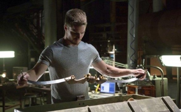 Italia 1 ci riprova coi telefilm non crime: in primavera arriva Arrow, in esclusiva