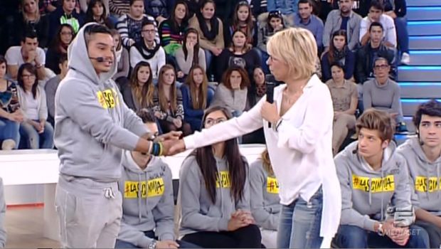 La Scimmia: Alejandro è fuori. E Maria parte col pippone alza-credibilità