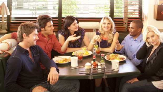 Happy Endings, da domani mattina Canale 5 propone (e spreca) una comedy brillante e divertente
