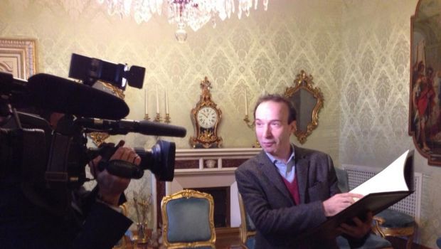 Programmi tv stasera, lunedì 17 dicembre 2012: Roberto Benigni su RaiUno con La Più Bella del Mondo