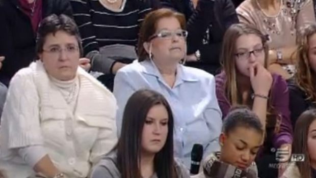 La Scimmia, il ritorno del pubblico parlante: “Non si premia un ragazzo perché studia. E’ un loro dovere!”