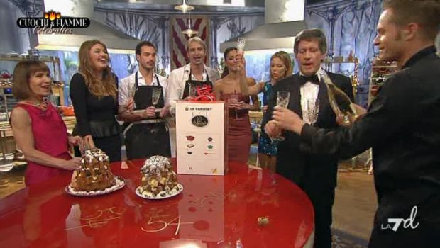 Cuochi e fiamme celebrities: quando la vigilia di Capodanno in differita ha un senso