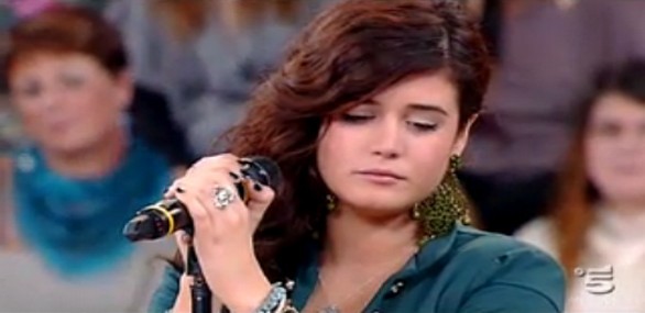 Amici 12, il terzo speciale di sabato 8 dicembre 2012 live su TvBlog. Ylenia Morganti e Marta Marino entrano nella scuola
