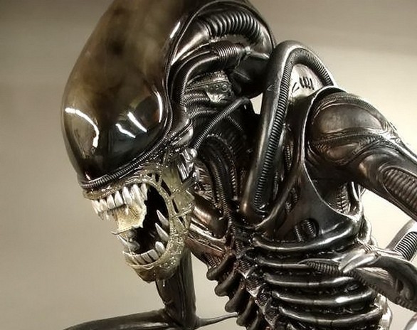 Alien e Un lupo mannaro americano a Londra statue