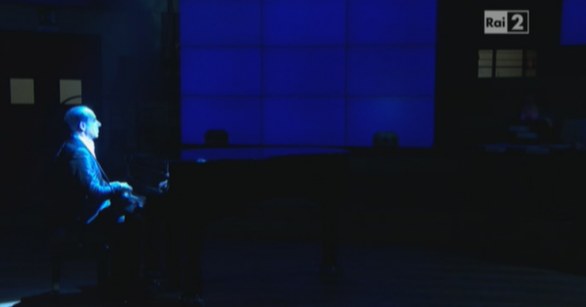 Quelli Che: Berlusconi protagonista, dalla sigla alla parodia della Minetti. Ma perché?