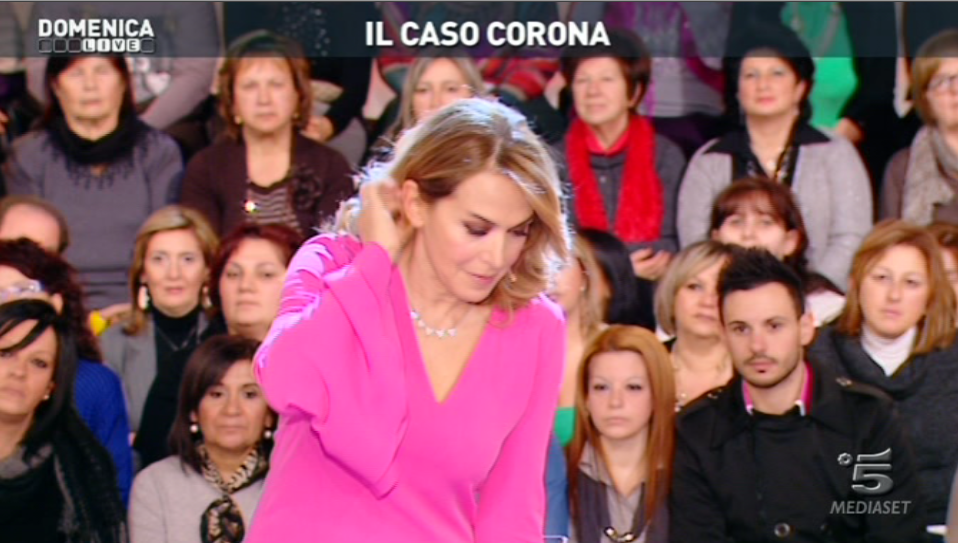 Le facce di Barbara D’Urso sul caso Corona contro Maurizio Sorge