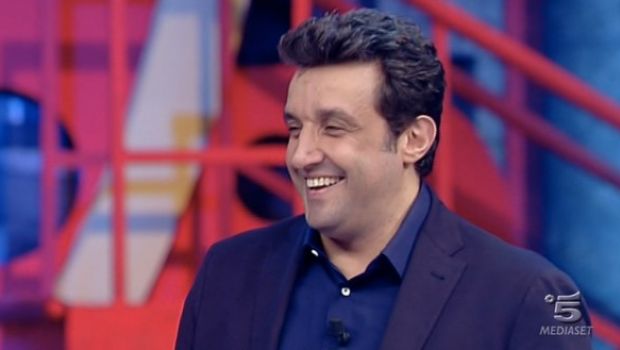 Flavio Insinna, niente tv per il momento: “Non sono adatto a condurre game show”