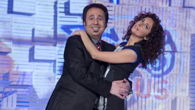 Programmi tv stasera, lunedì 14 gennaio 2013: Zelig riparte da Teresa Mannino e il mago Forest, mentre i politici invadono la serata