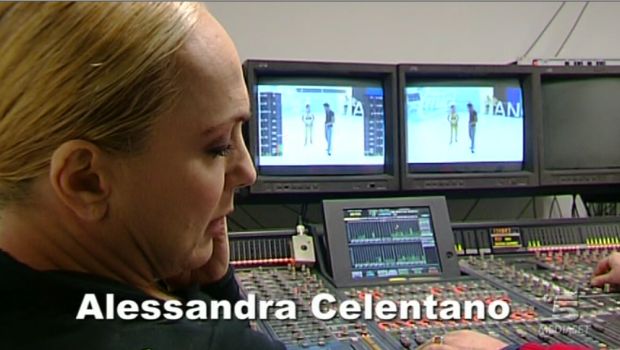 Amici 12 spy teen tra Gossip Girl e Fisica o chimica – I prof cospirano al cellulare dietro un monitor
