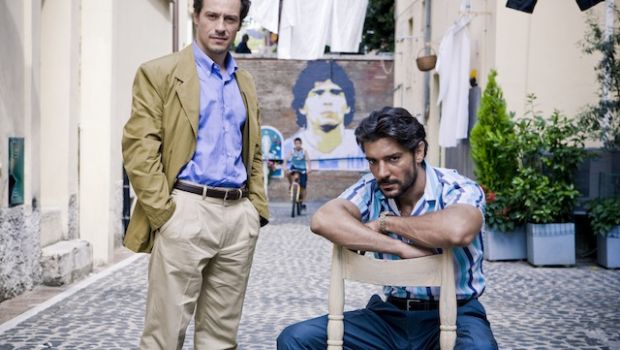 Il clan dei camorristi: su Canale 5 la fiction sulla malavita organizzata con Stefano Accorsi e Giuseppe Zeno