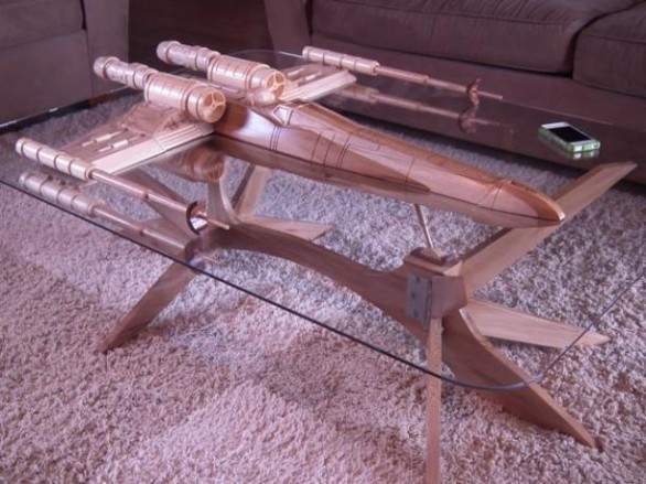 L’X-Wing di Guerre Stellari diventa un tavolo da salotto