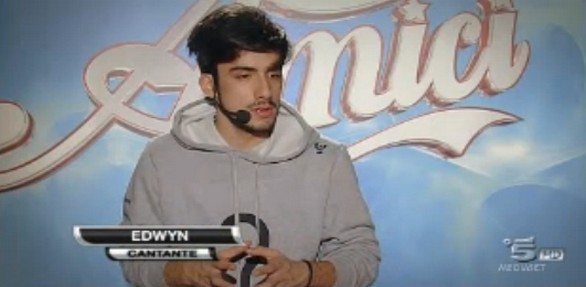 Amici 12, speciale 2 febbraio 2013 – Nicole fuori dalla scuola, Costanzo vince la sfida