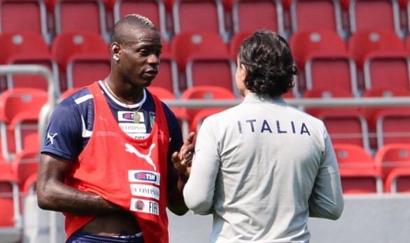 Programmi tv stasera, mercoledì 6 febbraio 2013: Olanda-Italia su Rai 1, Monti a Le Invasioni Barbariche