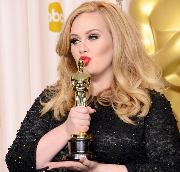 Oscar 2013: video con tributo a Bond ed esibizione di Adele