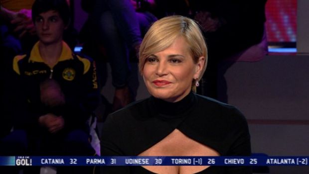 Sanremo 2013, Simona Ventura: “Il mio Festival in 35 giorni. Fu il primo X Factor”, Adriano Aragozzini contro tutto e tutti…