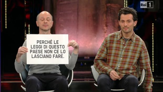 Sanremo 2013 – I due fidanzati gay non si baciano nella prima puntata (foto)