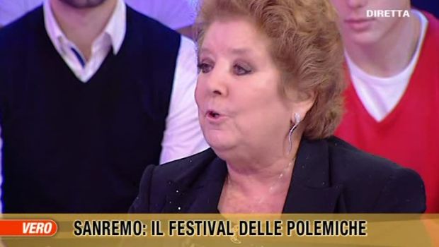 Sanremo 2013 – Vero Tv in collegamento gioca a La vita in diretta dei poveri: “Che sfiga le dimissioni del Papa”