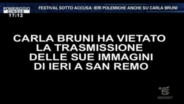 Sanremo 2013, Pomeriggio Cinque, Carla Bruni vieta l’uso delle immagini, la D’Urso offesa: “Siamo poveracci”