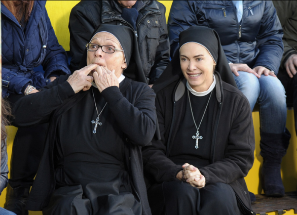 Valeria Fabrizi: “La tv è un giocattolo rotto, non c’è ricambio” (e vorrebbe condurre “cinque minuti” la domenica pomeriggio)