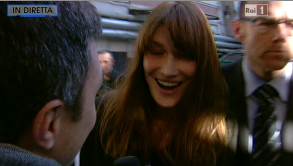 Vita in diretta: Troupe aggredita dai bodyguard di Carla Bruni. Venier: “Tu devi dì che ti manda Mara”
