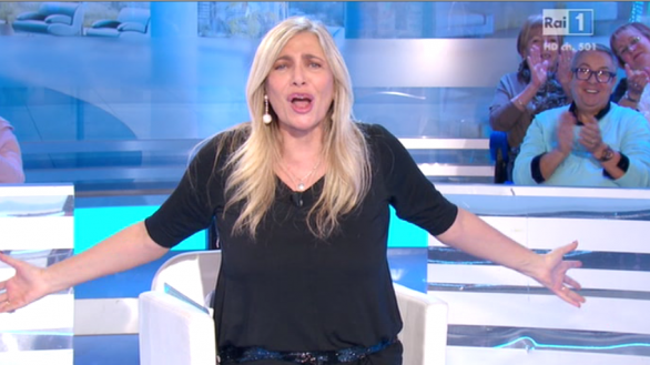 La vita in diretta, Mara: “Che bello parlà de Sanremo e non de disgrazie”. Emma: “Non mi sento in forma”