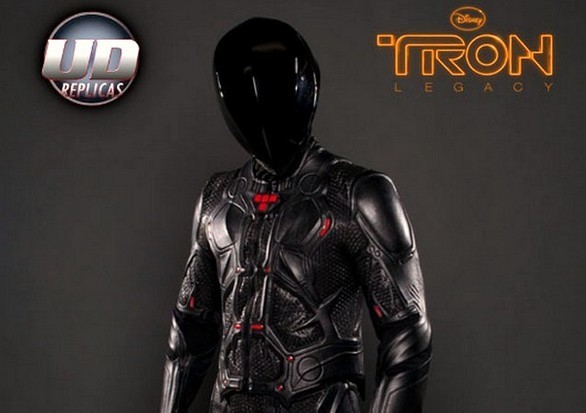 Tron, Star Wars e Batman: abbigliamento da moto (video)