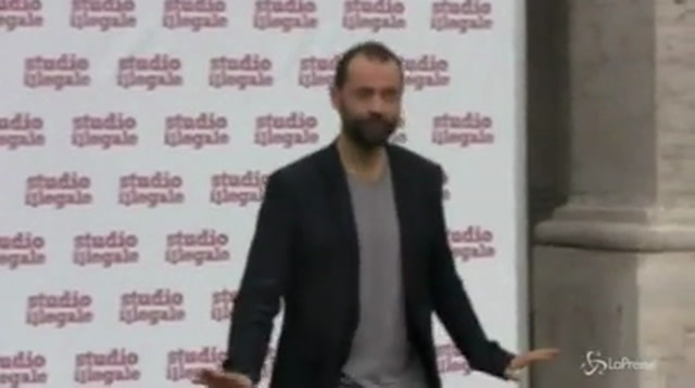 Fabio Volo nei panni di un avvocato in Studio illegale, dal blog al cinema