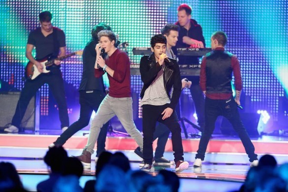 News musicali 2013: il nuovo album di Cher spostato a settembre 2013, piangono i One Direction
