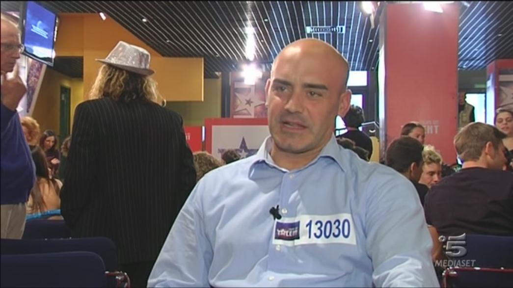 Roberto Carlisi, ballerino imitatore di Carrà e Cuccarini, a Italia s Got Talent 2013