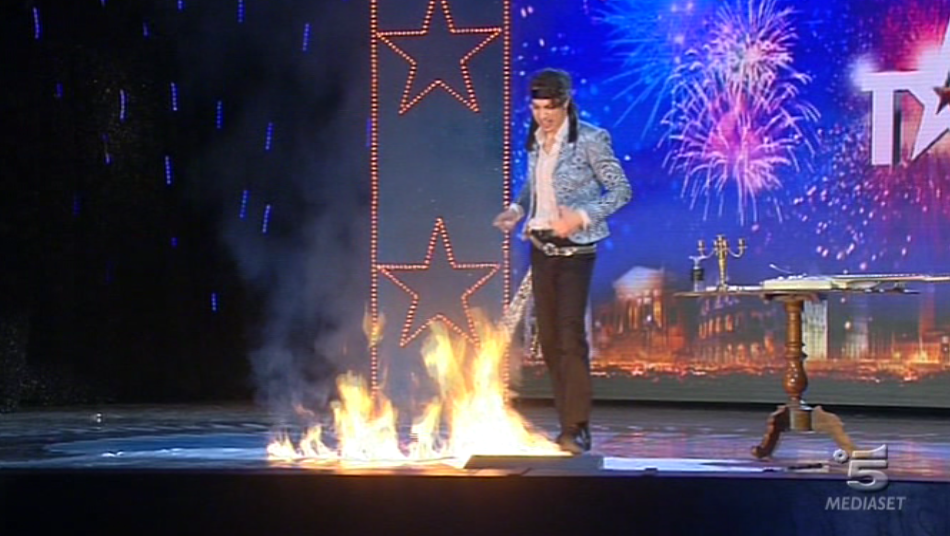 Davide Nicolosi mangiafuoco a Italia’s got talent