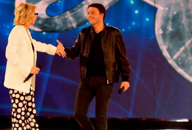 Amici 12 – Il discorso di Renzi al serale anticipato. E’ polemica su Facebook: “Niente diretta? Vergogna!”