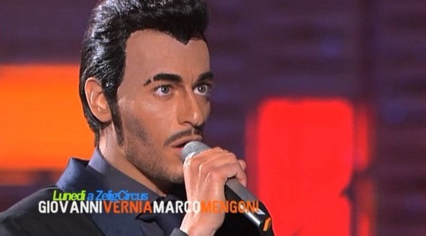 Marco Mengoni: imitazione di Giovanni Vernia (testo L’essenziale reinterpretato + anteprima video)