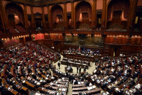 Programmi tv stasera, venerdì 15 marzo 2013: il nuovo Parlamento nelle mire di Crozza e dello Speciale Agorà