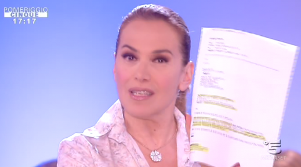 Caso finto grillino, Barbara d’Urso: “Inviterei di nuovo De Vita. I miei talk hanno ascolti da prima serata”