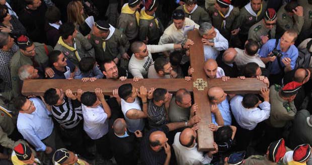 Programmi tv stasera, venerdì 29 marzo 2013: tempo di Via Crucis