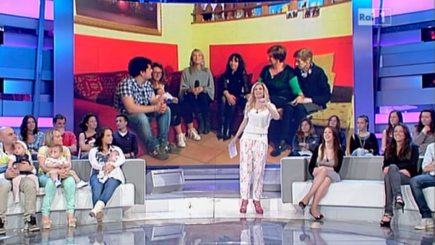 Domenica In – Così è la vita: anche la Cuccarini punta sui neonati (nip) ma l’angoscia resta