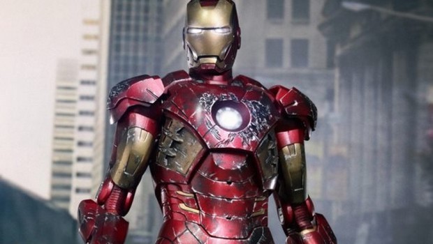 Iron Man – l’action figure The Avengers con armatura Mark 7 danneggiata