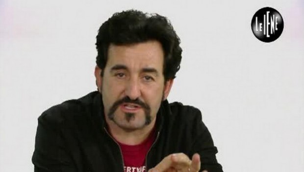 Le Iene, Pelazza aggredito da 20 cinesi: “Temevo che qualcuno sferrasse una coltellata”